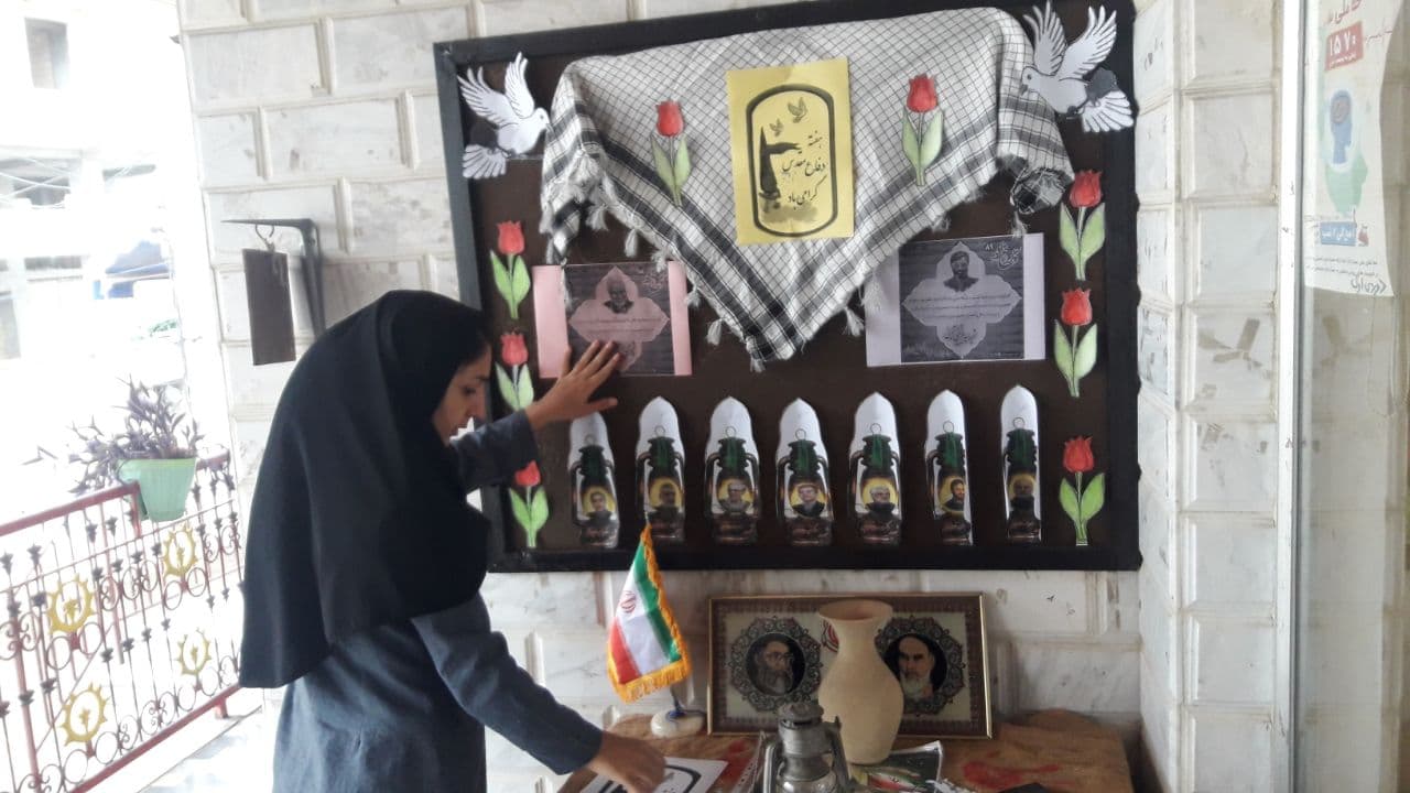 فضا سازی آموزشگاه به مناسبت هفته دفاع مقدس دوره اول ودوم افروز